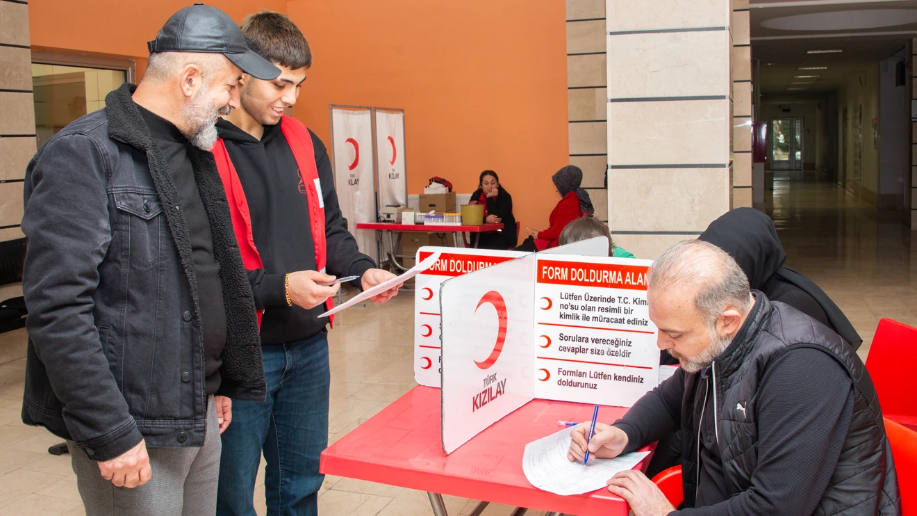 Selçuk Üniversitesi Güzel Sanatlar Fakültesi öğrencilerinden kan bağışı